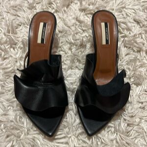 Topshop V point Ruffle leather sandals heels mules 😍